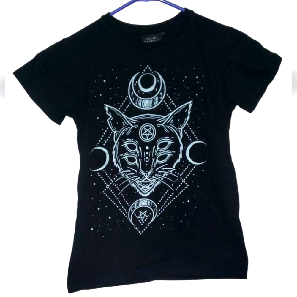 Restyle cat tee size S